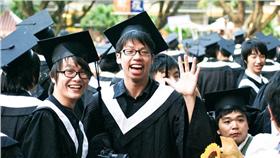 大學畢業生（圖／攝影者Saiday, Flickr CC License）