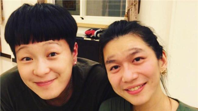 李易六月玩換臉　被讚史上最強夫妻臉