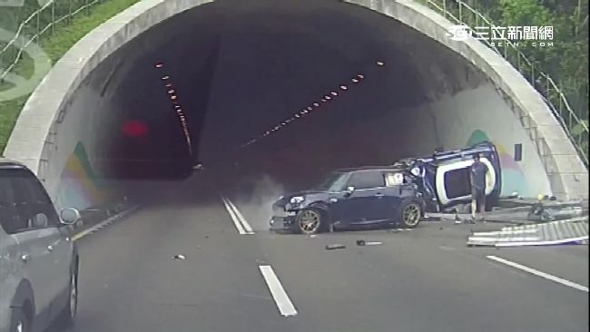 2轎車互撞噴飛　遭撞駕駛受傷還被毆
