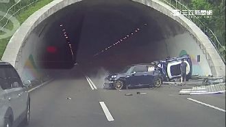 2轎車互撞噴飛　遭撞駕駛受傷還被毆