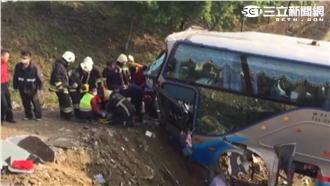 高中校車驚傳國道翻覆　15人輕重傷