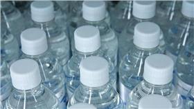 礦泉水（圖／攝影者Steven Depolo, Flickr CC License）