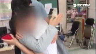 賣菜婦枉遭跳樓男壓死　家屬氣憤痛哭