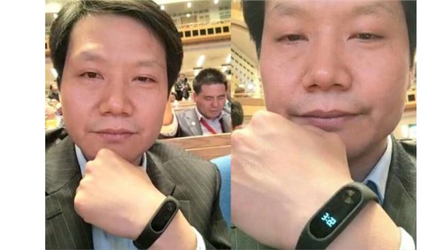 雷軍玩直播　意外曝光二代小米手環？