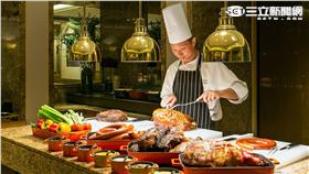 台北國賓大飯店明園西餐廳搶搭英雄熱潮，推出消費滿額抽限量英雄贈品。（圖／台北國賓提供）