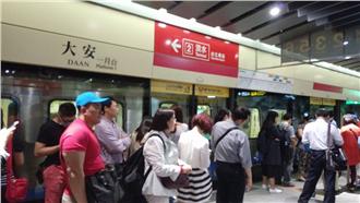 影／信義線供電異常　北車至象山停擺