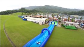 基隆擁恆文創新花樣半山腰120公尺滑水道 YouTube