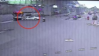 拒檢駕車撞公車　通緝犯棄車逃遭警逮