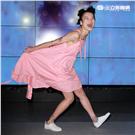 蘇運瑩「鬼馬精靈」唱響華語樂壇，踩「穩贏滑板」挺進金曲獎。（記者邱榮吉/攝影）
