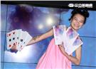 蘇運瑩「鬼馬精靈」唱響華語樂壇，踩「穩贏滑板」挺進金曲獎。（記者邱榮吉/攝影）