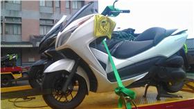 6名香港遊客28日在台騎乘大型重型機車時，以谷歌（Google）導航路線，不料竟騎上國道5號。警方及時攔截，也開出罰單。（圖／中央社）