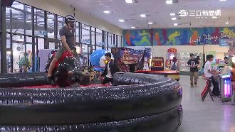 遊戲機玩到飽　百萬元「鬥牛機」超夯