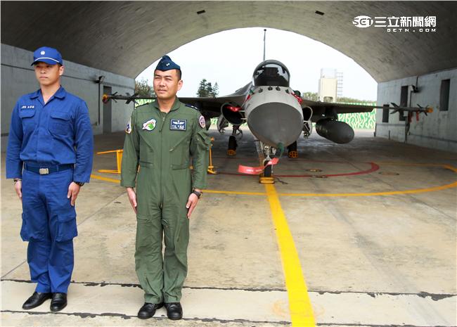 空軍第28作戰隊IDF經國號戰機進駐澎湖實施「天駒任務」，擔任海峽中線警戒任務。（記者邱榮吉/澎湖攝影）