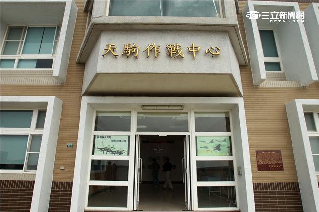 空軍第28作戰隊IDF經國號戰機進駐澎湖實施「天駒任務」，擔任海峽中線警戒任務。（記者邱榮吉/澎湖攝影）