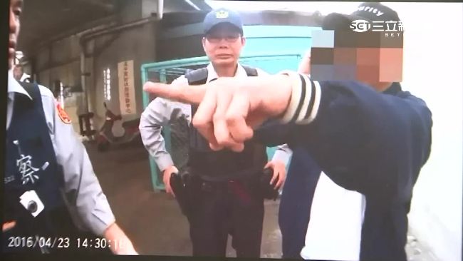 刺警香腸伯遭逮　遷怒妻：回來就離婚