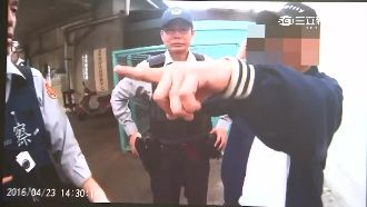 刺警香腸伯遭逮　遷怒妻：回來就離婚