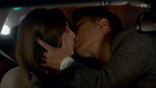 情侶學「救援CP」車上熱吻慘釀意外