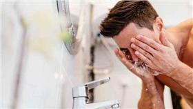 洗臉／達志影像／美聯社