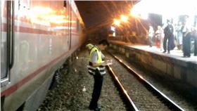 台南1民眾疑跳月台 （圖／翻攝自fun臺鐵臉書）