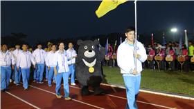 開幕典禮熊讚與市立大學戴遐齡校長精神抖擻帶領運動員進場（圖／北市府提供）
