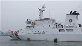 PD
護漁出航
海岸巡防署及農委會共同派遣巡護船1000噸級的「巡護
九號」1日從高雄港駛往「沖之鳥礁」附近公海，展現
政府捍衛漁權的決心。
中央社記者王淑芬攝 105年5月1日