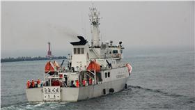 PD
沖之鳥礁事件  護漁行動高雄啟航（2）
沖之鳥礁事件延燒，海巡署「巡護九號」（圖）等艦艇
1日在高雄啟航，馳往沖之鳥礁附近公海執行巡護任務
，展現政府護漁決心。
中央社記者程啟峰高雄攝 105年5月1日