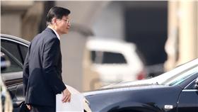 PD
翁啟惠赴總統府面見馬總統（2）
中央研究院長翁啟惠（圖）25日上午到總統府向總統馬
英九報告，翁啟惠因浩鼎案成貪污罪被告，是否請辭將
是外界關注焦點。
中央社記者吳翊寧攝 105年4月25日