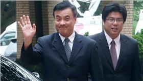 PD
蘇嘉全出席新內閣共識營（1）
立法院長蘇嘉全（左）1日下午在陽明山台銀員工訓練
所，出席第2天的新內閣團隊共識營。
中央社記者吳家昇攝　105年5月1日