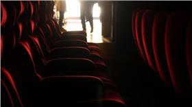 電影院/FLICKR/Blondinrikard Fröberg/https://www.flickr.com/photos/blondinrikard/17158111309/in/photolist-s9cNHk-8wpJRY-9d1ZGV-9d55XA-fEk9j9-36WuT6-daNkcd-ebYgE2-nEXfrw-wUC2f-5re9SH-9suZg2-nNUrJn-qwLTUo-4LsmCv-7Vm7cu-kybwW9-gQTYv-7i9xcF-dyaNqc-2Hq1XJ-5sq3fj-4LwyMu-9geM6T-9ghSVY-ftQxqd-8Eo4Nh-5UXnf4-4XN8hR-7S52gJ-99krp8-pQHR-qyB8sH-4nKsEH-5YiP2h-4LwxAQ-4LhE4c-6huMnN-e14V4e-dG7Wrw-cJjD9A-k7ayoz-9gZnog-ds8CKP-bX12eZ-wUBZs-88zHTG-dUgkRb-Eo2xQ-4fhFGr