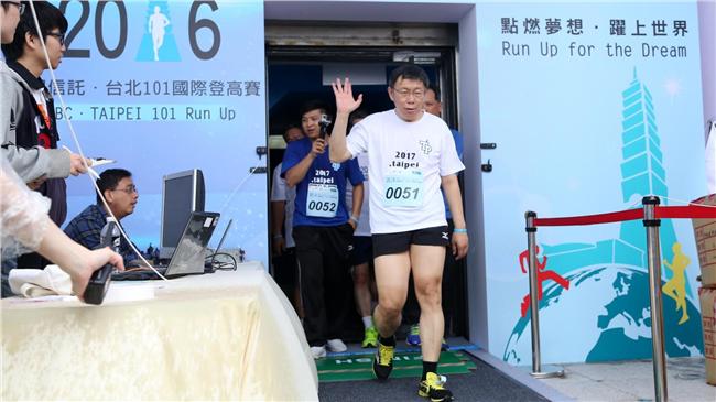 歐吉桑復仇記！柯P再挑戰101登高