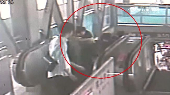 火車站手扶梯破洞　倒退嚕釀5人受傷
