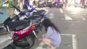 啞女燒機車18