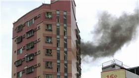 台南市中西區海安路、成功路口一棟住宅大樓火災（圖／翻攝自爆料公社）