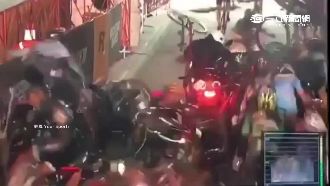 暫停自行車賽道　選手像骨牌跌成山