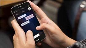 訊息、手機、低頭族／達志影像／美聯社