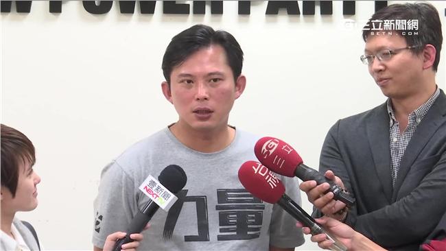 藍委杯葛黨產條例　黃國昌：秀盡下限