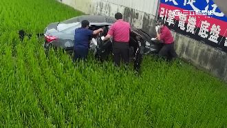真的是「犁田」！車衝稻田撞牆釀3傷