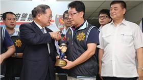 陳國恩慰問開槍勇警／NPA 署長室臉書