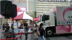 童綜合醫院今（2）日與內衣公司合作「粉紅公益日」活動，特於假日將乳房攝影車駛進大遠百廣場