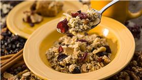 燕麥,麥片 ▲圖／攝影者photogmateo, flickr CC License (https://www.flickr.com/photos/photogmateo/11214007026/)