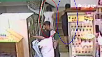 獨／恐怖男賣場襲童　抓小腿企圖狠咬