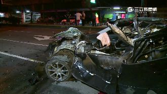 醉不上道！酒駕撞車削頭卡死變形車體