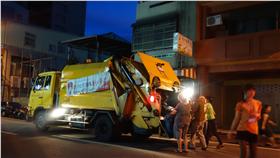 垃圾車
https://www.flickr.com/photos/darkensiva/7857253622/in/photolist-cYjtL3-7h319L-kkpw3P-8X4hiG-96rcsV-9j3tTn-8X4hG9-dUgb1Q-DWzAoj-9j6BTG-9L1R6-5PLcwq-pruzsh-rc2JyK-7Kvs2X-8X4hyN-oVVEdD-fuAiDg-oDrejr-i8WS4f-4pC9MF-r9JAAs-dLT6QS-qfdQmx-avZ1rC-rc2L6c-gXsq7a-9ipRnJ-4pCcv6-4aQ6G8-fFrdqQ-kodwXN-fDoLDP-77rVAq-iSqXgk-4pC9f6-aNNFtr-AciXdU-4pC9hX-rbTdwc-cbaXQ5-bj8Gx-qUrvT1-5hMcKV-opwkut-rc2HL2-fEnfbb-rbSHNv-rbW4SJ-cvCDp5