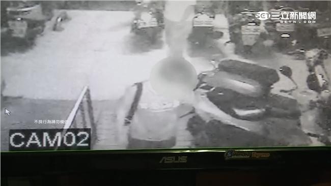 國小生半夜惡作劇　持刀割破機車椅墊