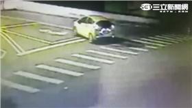 警方陸續將其餘4名嫌犯帶回偵訊（翻攝畫面）