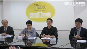 行政院會今天召開記者會說法通訊傳播匯流五法。記者盧素梅攝