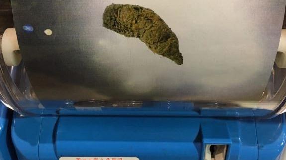 花30元扭蛋　竟得到咖啡色棒狀物