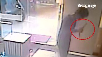 警局堵人堵不到　醉男持鐮刀襲警遭逮