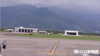 台東機場傳意外　整架飛機插進跑道