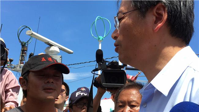 東聖吉16號返小琉球　張善政親迎船